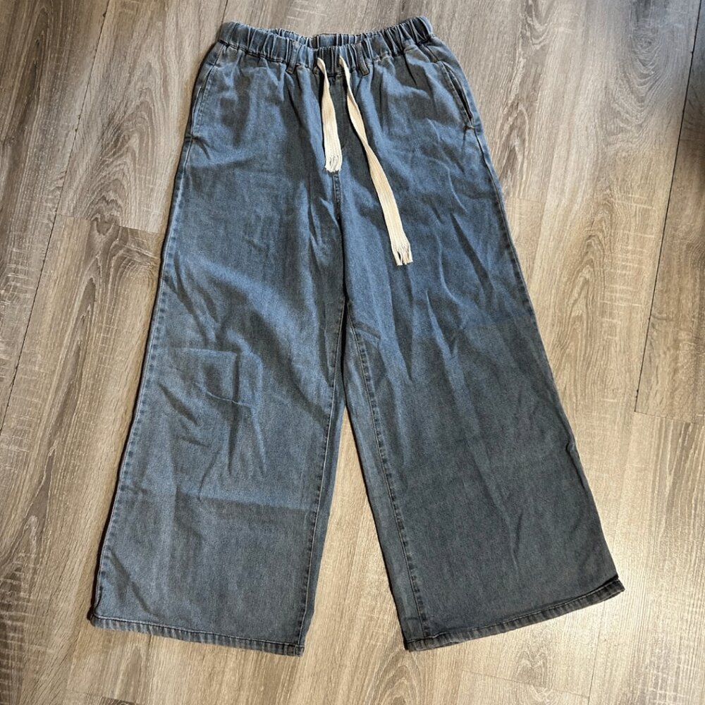 Wide-Leg Jeans